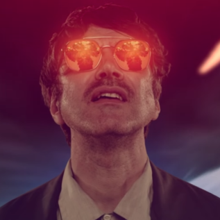 Watch: Gruff Rhys – ‘Selfies In The Sunset (with Lily Cole)’