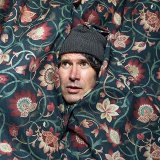 Gruff Rhys shares two-track single People Are Pissed